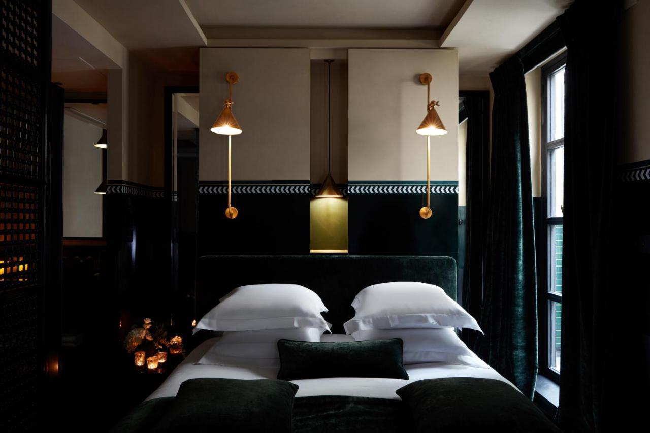 เมอซิเยอ ฌอร์จ โฮเทล แอนด์ สปา - ช็องเซลิเซ่ Hotel ปารีส ภายนอก รูปภาพ The bedroom of the suite