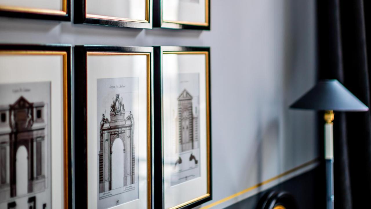 เมอซิเยอ ฌอร์จ โฮเทล แอนด์ สปา - ช็องเซลิเซ่ Hotel ปารีส ภายนอก รูปภาพ Framed prints
