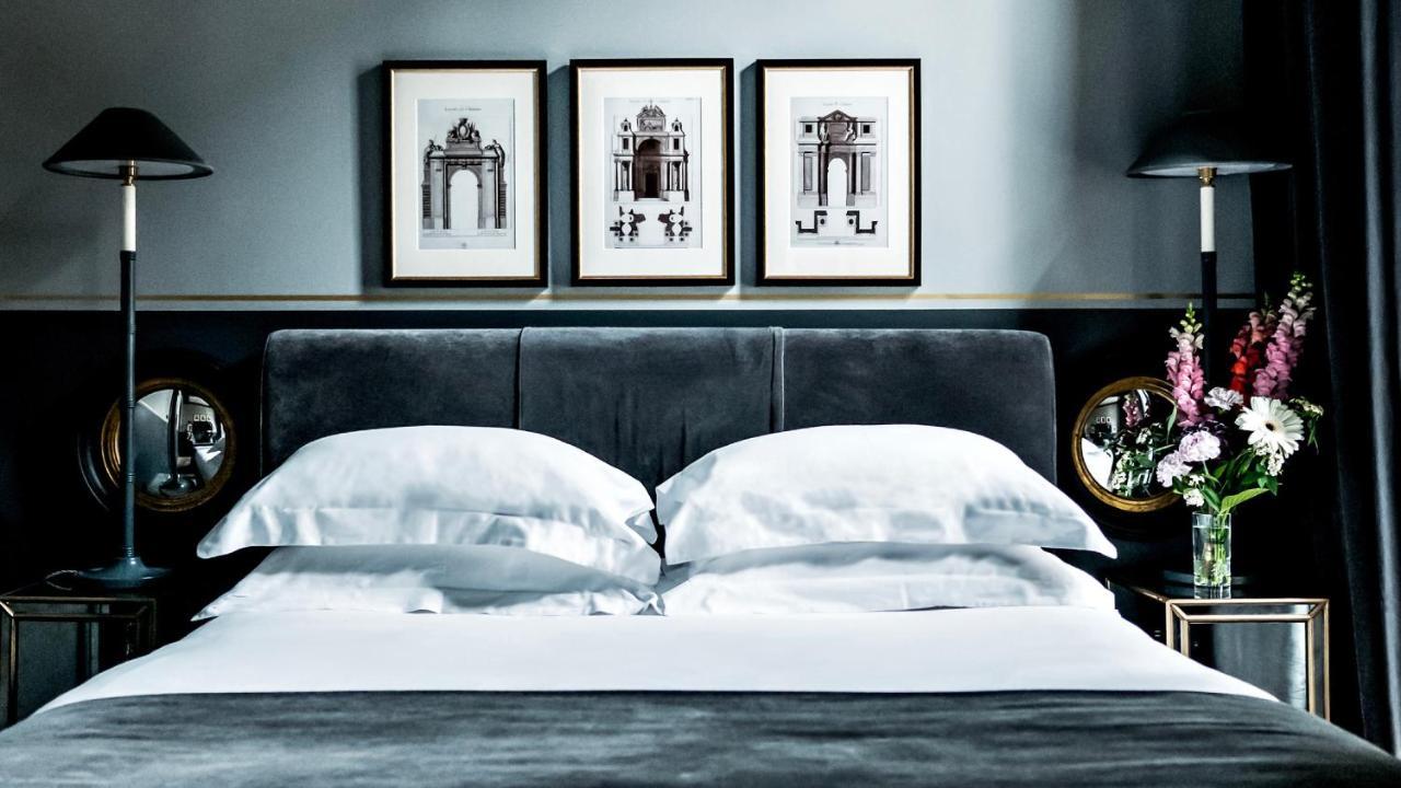 เมอซิเยอ ฌอร์จ โฮเทล แอนด์ สปา - ช็องเซลิเซ่ Hotel ปารีส ภายนอก รูปภาพ A bedroom at the hotel