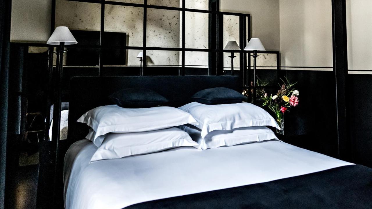 เมอซิเยอ ฌอร์จ โฮเทล แอนด์ สปา - ช็องเซลิเซ่ Hotel ปารีส ภายนอก รูปภาพ A room at the Hotel de Matignon